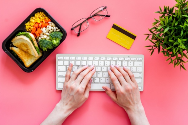 Shutterstock titrerestaurantteletravail1
